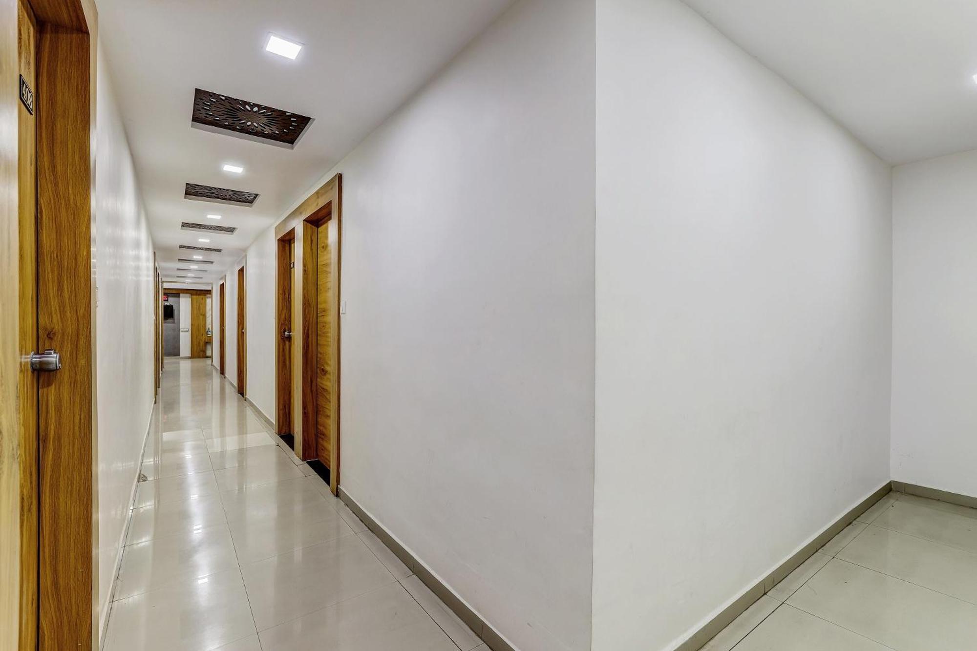 Hotel Capital O Maple View Naroda Zewnętrze zdjęcie