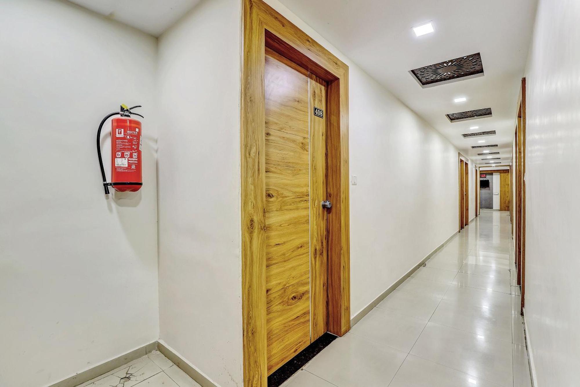 Hotel Capital O Maple View Naroda Zewnętrze zdjęcie