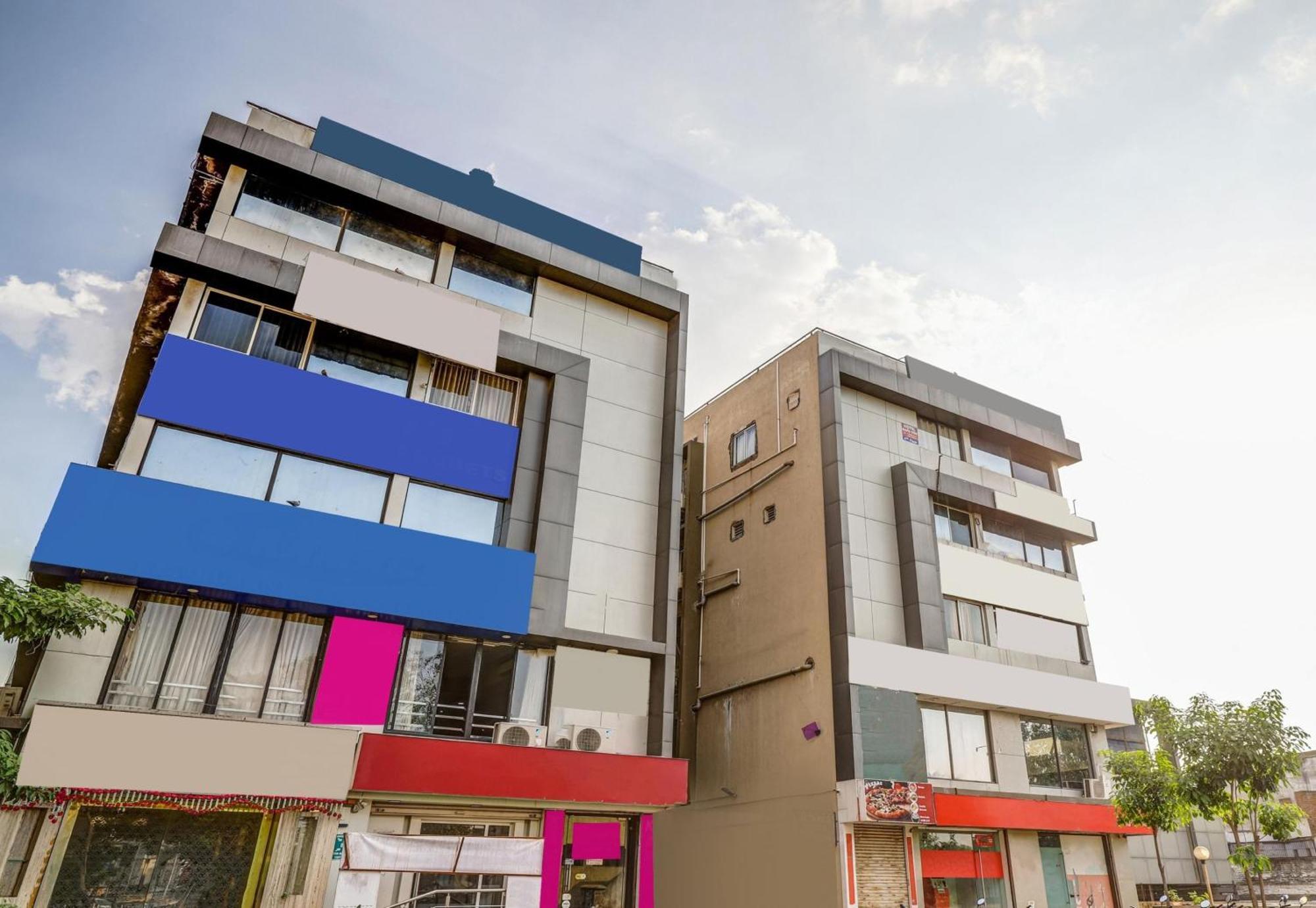 Hotel Capital O Maple View Naroda Zewnętrze zdjęcie