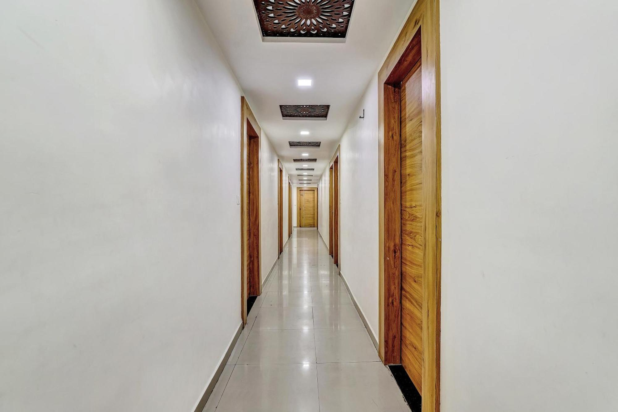 Hotel Capital O Maple View Naroda Zewnętrze zdjęcie